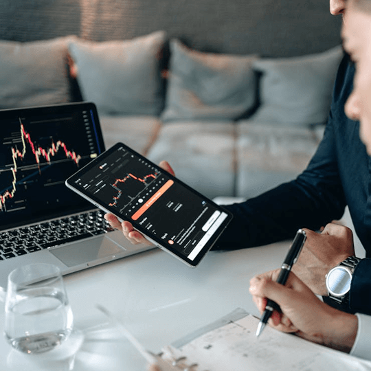 Xuvantrapex - Team von Kryptowährungsexperten